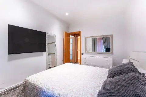 Apartamento de 4 dormitorios en venta en Barcelona, Cataluña, Spain № 3648 - foto 12