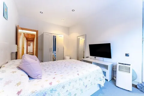 Apartamento de 4 dormitorios en venta en Barcelona, Cataluña, Spain № 3648 - foto 10