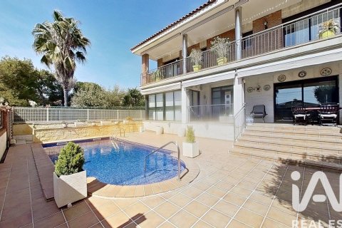 Сasa de 5 dormitorios en venta en Calafell, Tarragona, Cataluña, Spain № 7478
