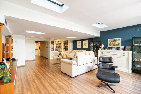 Apartamento de 3 dormitorios en venta en Barcelona, Cataluña, Spain № 1507 - foto 7