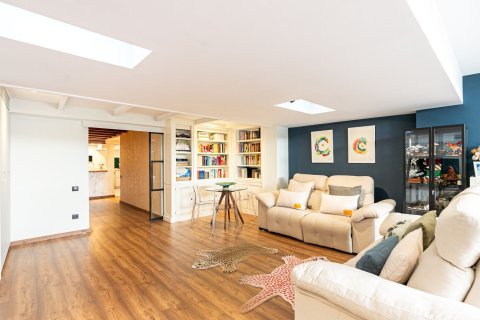 Apartamento de 3 dormitorios en venta en Barcelona, Cataluña, Spain № 1507