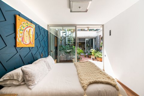 Apartamento de 3 dormitorios en venta en Barcelona, Cataluña, Spain № 1507 - foto 4