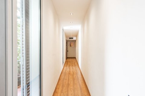 Apartamento de 3 dormitorios en venta en Barcelona, Cataluña, Spain № 1507 - foto 13