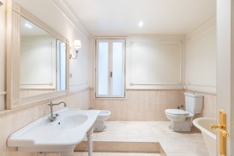 4 bedrooms apartment for sale in Barcelona, Catalonia, Spain № 1505 - photo 14