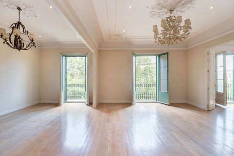 Apartamento de 4 dormitorios en venta en Barcelona, Cataluña, Spain № 1505