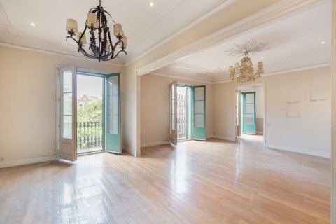 4 bedrooms apartment for sale in Barcelona, Catalonia, Spain № 1505 - photo 2