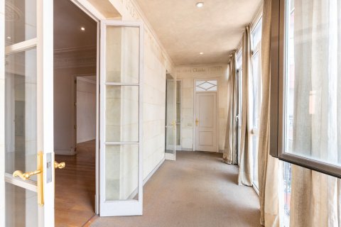 4 bedrooms apartment for sale in Barcelona, Catalonia, Spain № 1505 - photo 8