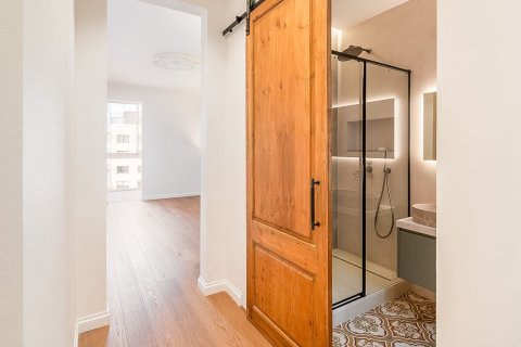 Apartamento de 3 dormitorios en venta en Barcelona, Cataluña, Spain № 1504 - foto 10