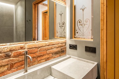 Apartamento de 3 dormitorios en venta en Barcelona, Cataluña, Spain № 1504 - foto 13
