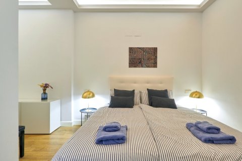 Apartamento de 3 dormitorios en venta en Barcelona, Cataluña, Spain № 1502 - foto 14