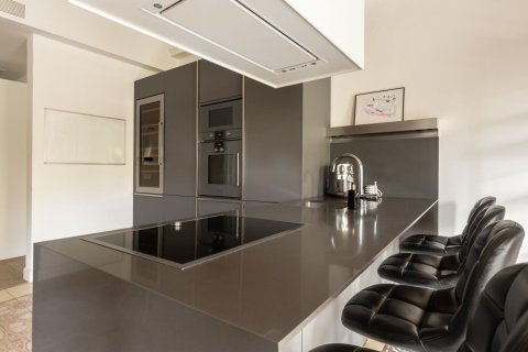 Apartamento de 3 dormitorios en venta en Barcelona, Cataluña, Spain № 1502 - foto 6