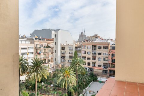 Apartamento de 4 dormitorios en venta en Barcelona, Cataluña, Spain № 1501 - foto 27