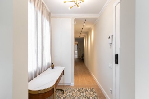 Apartamento de 4 dormitorios en venta en Barcelona, Cataluña, Spain № 1501 - foto 19