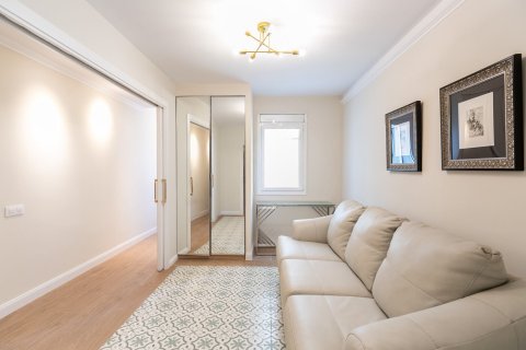 Apartamento de 4 dormitorios en venta en Barcelona, Cataluña, Spain № 1501 - foto 21