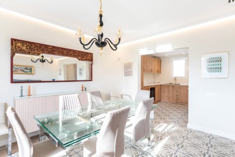 Apartamento de 4 dormitorios en venta en Barcelona, Cataluña, Spain № 1501 - foto 4