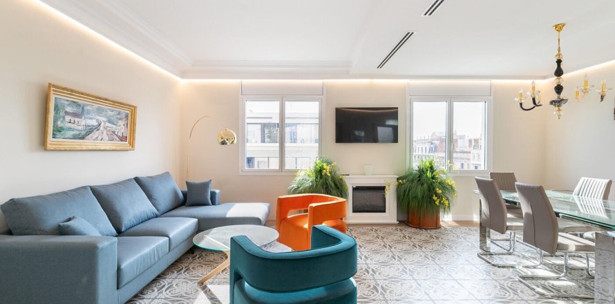 Apartamento de 4 dormitorios en venta en Barcelona, Cataluña, Spain № 1501