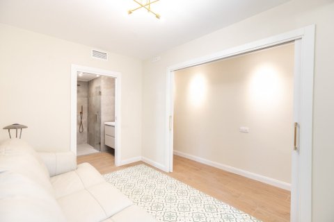 Apartamento de 4 dormitorios en venta en Barcelona, Cataluña, Spain № 1501 - foto 22