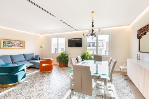 Apartamento de 4 dormitorios en venta en Barcelona, Cataluña, Spain № 1501 - foto 2