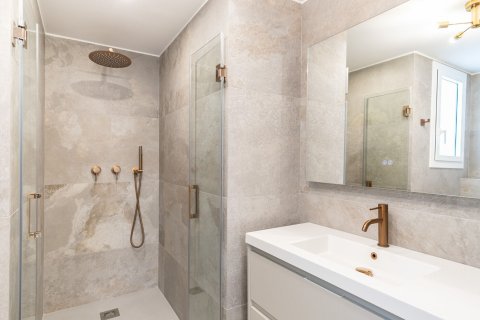 Apartamento de 4 dormitorios en venta en Barcelona, Cataluña, Spain № 1501 - foto 14