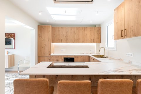 Apartamento de 4 dormitorios en venta en Barcelona, Cataluña, Spain № 1501 - foto 9