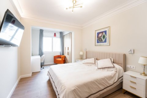 Apartamento de 4 dormitorios en venta en Barcelona, Cataluña, Spain № 1501 - foto 11