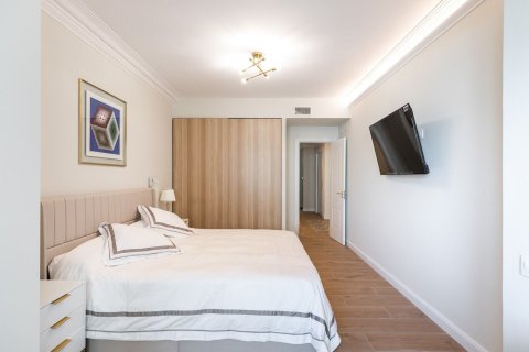 Apartamento de 4 dormitorios en venta en Barcelona, Cataluña, Spain № 1501 - foto 13