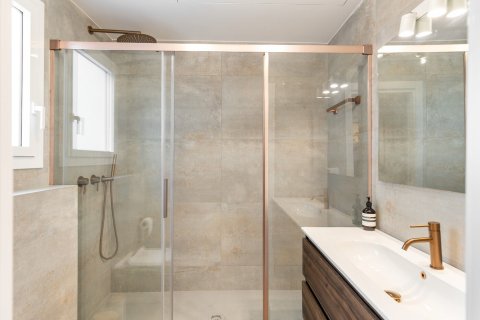 Apartamento de 4 dormitorios en venta en Barcelona, Cataluña, Spain № 1501 - foto 18