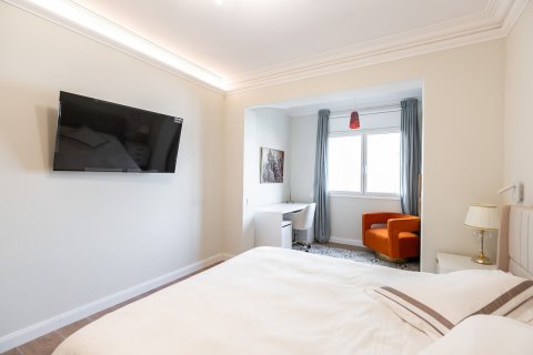 Apartamento de 4 dormitorios en venta en Barcelona, Cataluña, Spain № 1501 - foto 12