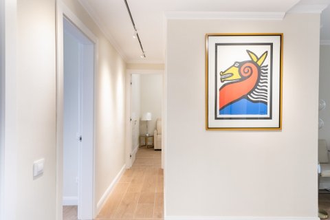 Apartamento de 4 dormitorios en venta en Barcelona, Cataluña, Spain № 1501 - foto 24