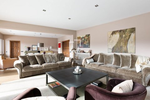 Villa de 8 dormitorios en venta en Sant Cugat del Vallès, Barcelona, Cataluña, Spain № 4419 - foto 6
