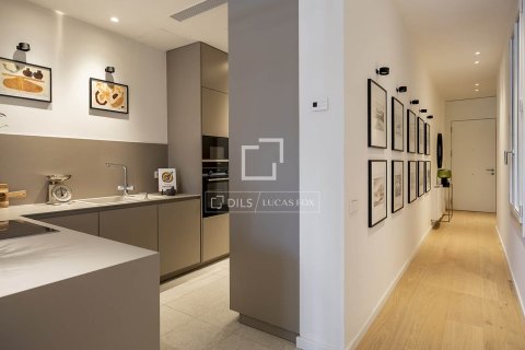 Apartamento de 2 dormitorios en venta en Barcelona, Cataluña, Spain № 4422 - foto 22
