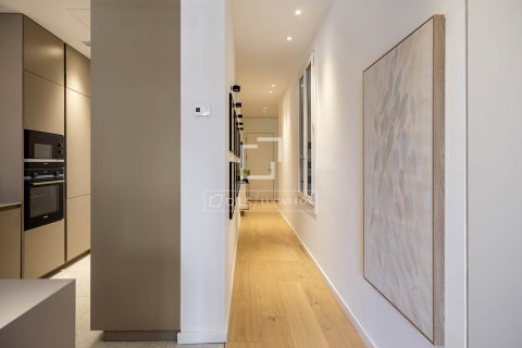 Apartamento de 2 dormitorios en venta en Barcelona, Cataluña, Spain № 4422 - foto 23