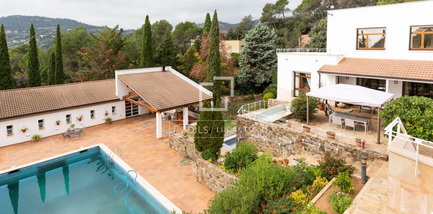 Villa de 7 dormitorios en venta en Matadepera, Barcelona, Cataluña, Spain № 4420