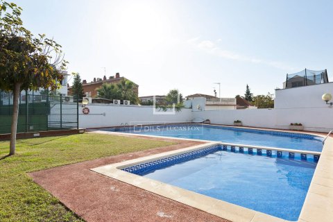 Apartamento de 3 dormitorios en venta en Castelldefels, Barcelona, Cataluña, Spain № 4423 - foto 23