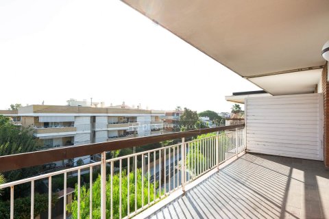 Apartamento de 3 dormitorios en venta en Castelldefels, Barcelona, Cataluña, Spain № 4423 - foto 2