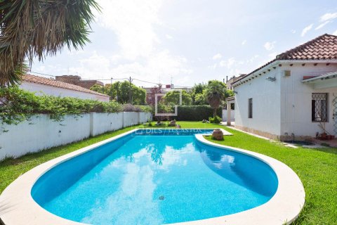 Villa de 2 dormitorios en venta en Castelldefels, Barcelona, Cataluña, Spain № 4424 - foto 2
