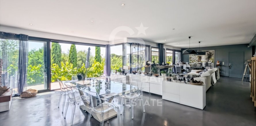 Сasa de 4 dormitorios en venta en Girona, Gerona, Cataluña, Spain № 7704