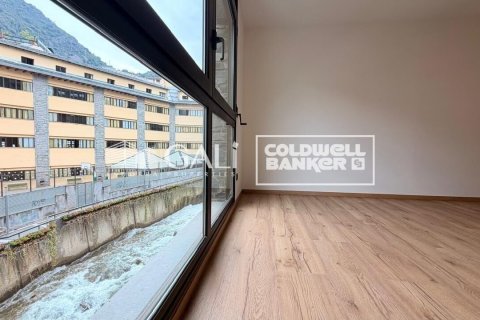 4 bedrooms apartment for rent in Principado De Andorra (Ninguna Poblacion Tiene C.P.), Lleida, Catalonia, Spain № 7698 - photo 11