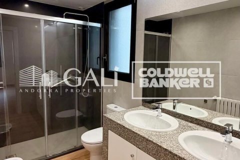 4 bedrooms apartment for rent in Principado De Andorra (Ninguna Poblacion Tiene C.P.), Lleida, Catalonia, Spain № 7698 - photo 24