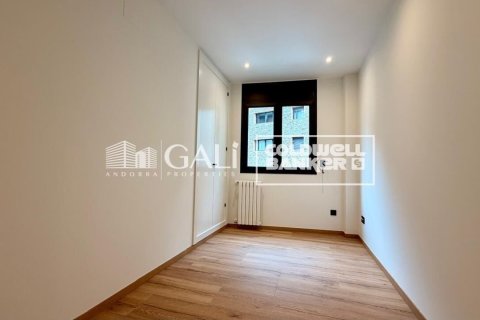 4 bedrooms apartment for rent in Principado De Andorra (Ninguna Poblacion Tiene C.P.), Lleida, Catalonia, Spain № 7698 - photo 2