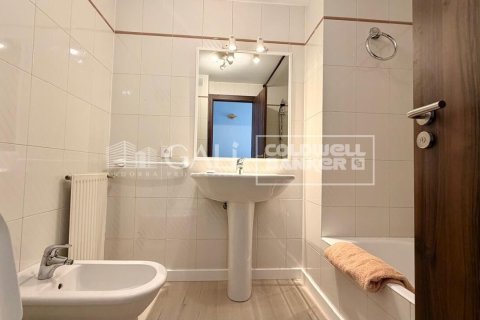 Apartamento de 4 dormitorios en alquiler en Principado De Andorra (Ninguna Poblacion Tiene C.P.), Lérida, Cataluña, Spain № 7700 - foto 5