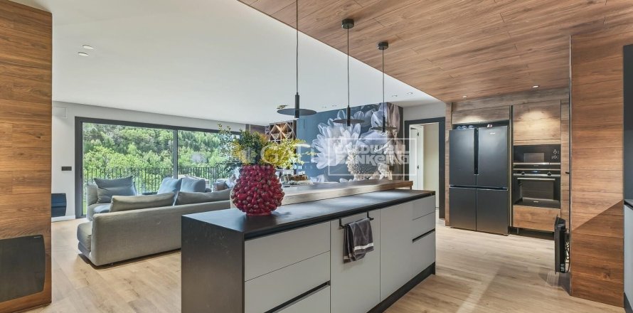 Apartamento de 5 dormitorios en venta en Principado De Andorra (Ninguna Poblacion Tiene C.P.), Lérida, Cataluña, Spain № 7778