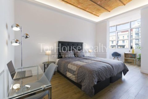 Apartamento de 3 dormitorios en venta en Barcelona, Cataluña, Spain № 2346 - foto 15
