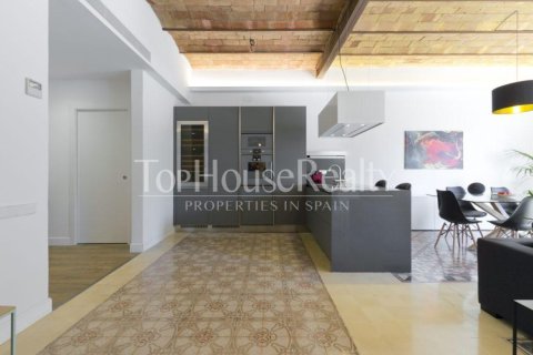 Apartamento de 3 dormitorios en venta en Barcelona, Cataluña, Spain № 2346 - foto 4