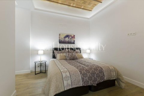 Apartamento de 3 dormitorios en venta en Barcelona, Cataluña, Spain № 2346 - foto 13
