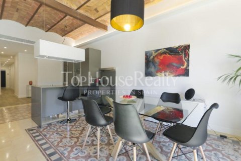 Apartamento de 3 dormitorios en venta en Barcelona, Cataluña, Spain № 2346 - foto 6
