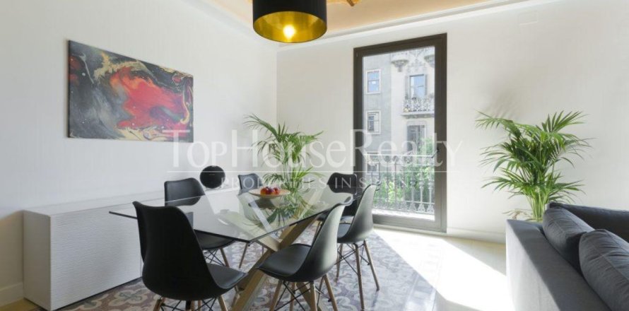 Apartamento de 3 dormitorios en venta en Barcelona, Cataluña, Spain № 2346