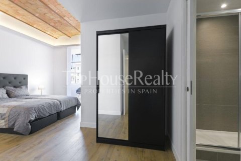 Apartamento de 3 dormitorios en venta en Barcelona, Cataluña, Spain № 2346 - foto 14