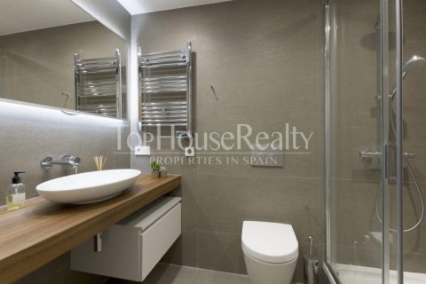 Apartamento de 3 dormitorios en venta en Barcelona, Cataluña, Spain № 2346 - foto 12