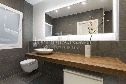 Apartamento de 3 dormitorios en venta en Barcelona, Cataluña, Spain № 2346 - foto 10